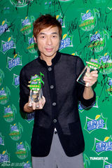 原创音乐榜周笔畅揽三项大奖 周杰伦提携师妹