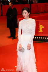 组图：《白日焰火》首映 倪景阳透视装秀美背