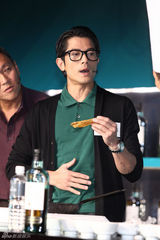 高清图：郭富城为名酒站台 英俊帅气不减当年