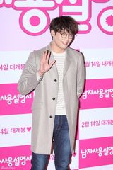 高清组图：朴有天金素贤等亮相李诗英新片试映