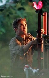 幻灯图集：罗伯特-帕丁森新片热拍 搭档戛纳影帝