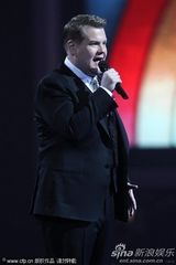 组图：第32届全英音乐奖 詹姆斯-科登怀念惠特尼