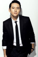 组图：黄明写真演绎另类狂野商务型男