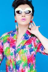 组图：刘岩色彩大片前卫时尚造型百变