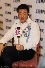 赵宝刚携赵家班出席活动 任重卖萌张铎耍酷(图)