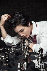 高清：韩星吕珍九时尚大片 游走于少年男人之间