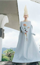 组图：蒂尔达-斯文顿另类写真彰显女王气质