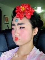 组图：女孩模仿唐朝仕女妆网络爆红