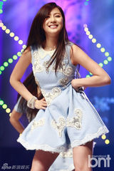 组图：EXO与Apink助阵颁奖礼 f(x)水晶捧奖