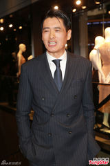 组图：周润发携妻恩爱亮相 瘦身明显否认厌食