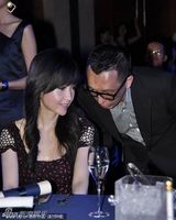 组图：周慧敏私人晚宴优雅现身 注重形象毫无架子