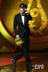 组图：第8届首尔电视颁奖礼 吴奇隆获人气奖