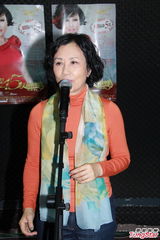 组图：汪明荃荣获演艺人大奖 力挺TVB全民投票