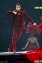 组图：古惑仔五子开唱显本色 伊健小春示爱太太