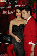 组图：胡杏儿胸口现五指印 避谈有无新男友