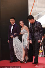 组图：群星亮相金像红毯 汤唯领衔众女星斗艳