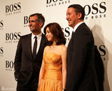 组图：陈妍希清新恬美 香槟色抹胸长裙亮相派对