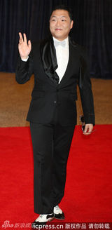 组图：鸟叔PSY亮相白宫晚宴 西装墨镜绅士风