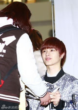 组图：韩团BTOB潮范儿亮相新专辑粉丝签名会