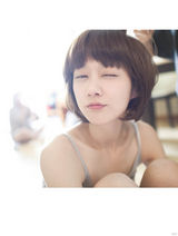 组图：张娜拉晒各种各样萌照 素颜展甜美魅力