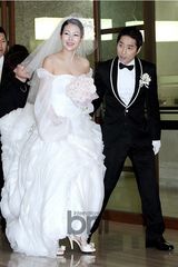 组图：韩星车承桓金艺芬举行婚礼众星祝贺