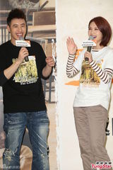 组图：潘玮柏杨丞琳自称闺蜜不会生情