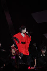 高清组图：第十五届全球华语榜中榜 萧亚轩热舞