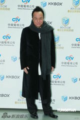 组图：大牌歌手同台high翻观众 任爸代Selina出席