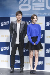 独家高清：刘亚仁牵手金海淑宣传新片《强哲》