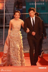 幻灯：香港金像奖红毯 舒淇张震不惧绯闻携手出席