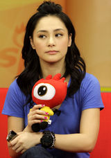 独家高清组图：阿娇做客新浪 模仿独眼小浪