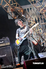 幻灯图：男子乐队Mr.红馆开唱 谭咏麟支持后辈