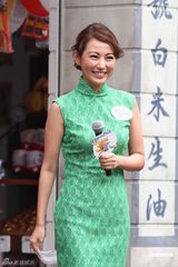 组图：谢婷婷穿旗袍前凸后翘 曝谢贤煨蟑螂充饥