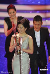 幻灯：香港金像奖现场 叶璇凭《意外》获最佳女配角