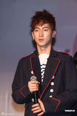 组图：张佑赫台北亲民秀舞蹈 想找90后嫩女友