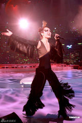 组图：容祖儿尾场演唱会性感热舞 动作狂野令人窒息 