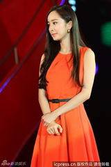 组图：杨幂出席活动显疲态 目光呆滞疑有心事