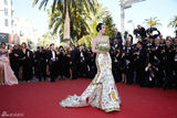 组图：范冰冰亮相戛纳 中国风长裙展东方风情