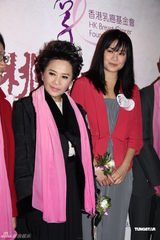 组图：《桃姐》票房大好 叶德娴宣传防癌资讯