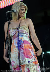 组图：美国乡村音乐电视奖彩排 凯利安德伍德领衔