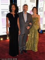 组图：多哈翠贝卡电影节闭幕 杨紫琼着华美绿裙