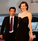 组图：《生化危机5》日本首映 米拉黑裙性感出席