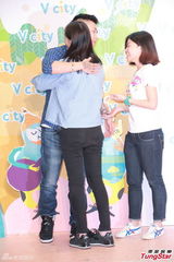 组图：朴宰范呼吁歌迷为海难祈祷 不知尼坤恋情