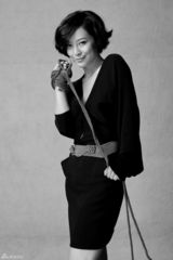 组图：苏岩性感出镜 成熟优雅气场强大