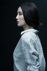 组图：《萧红》曝宋佳海报 感叹向爱而生的女人