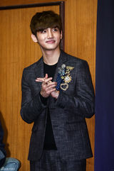 高清组图：姜虎东携昌珉宣传《月光王子》