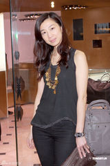 周慧敏自言有不少同志朋友 赌王四太送何超盈首饰