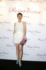 组图：周迅天鹅装站台 清丽脱俗引粉丝尖叫