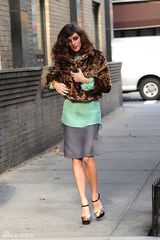 组图：纽约名媛奥利维亚-巴勒莫街拍高跟鞋抢眼