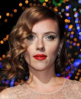 组图：斯嘉丽-约翰逊亮相秀场 熊黛林同场斗艳